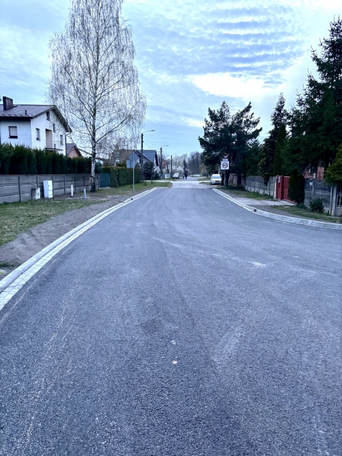 Zdjęcie do aktualności: Inwestycje drogowe zrealizowane w miejscowościach Sierzchów oraz Zduny wiecej